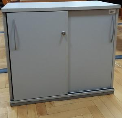Szafka szara z przesuwnymi drzwiami 80x42