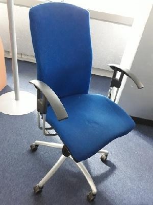 FOTEL OBROTOWY SITAG pełne tapicerowane oparcie