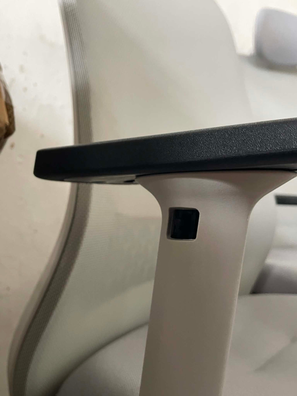 Fotel biurowy ergonomiczny Nowy Styl SOULY | Małe uszkodzenia